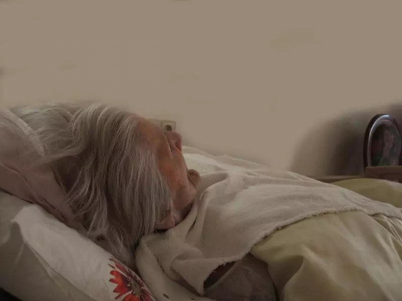 母親節等無郎... 單親媽「備一桌飯菜」苦等卻猝逝!4天後「獨子下跪痛哭」殯葬業者淚嘆:祂一直在等