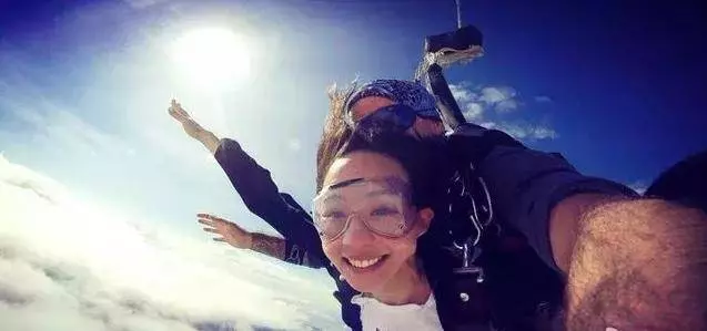 自律到極致的女人,該有多厲害?36歲的張鈞甯有著20歲的身材,完美腿型讓視覺延長10公分,只因做一套動作