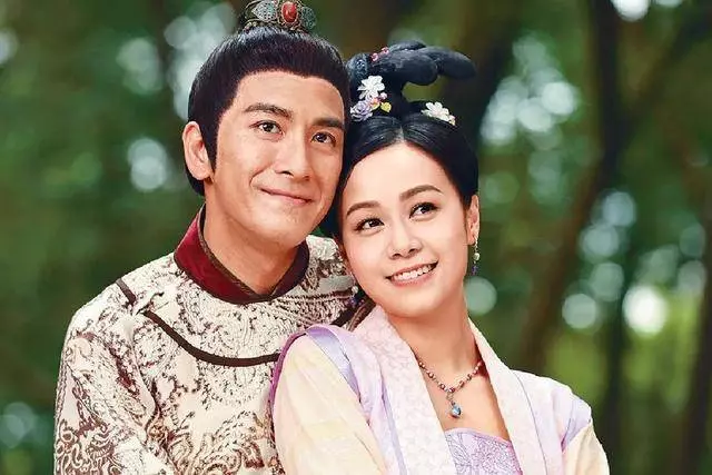 45歲馬國明手上訂情戒指不見蹤影 開逾百萬名車心情輕鬆現身
