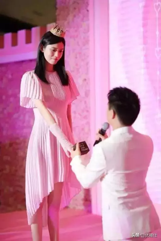 何猷君求婚為沖喜和爭產?曝98歲何鴻燊上億續命