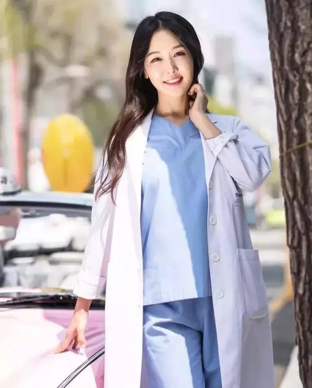 自律決定年齡!她「50歲卻像25歲」,擁有大長腿+蜜桃臀:幾歲開始鍛練,就凍齡在幾歲!