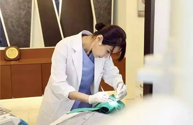 自律決定年齡!她「50歲卻像25歲」,擁有大長腿+蜜桃臀:幾歲開始鍛練,就凍齡在幾歲!