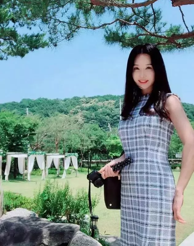 自律決定年齡!她「50歲卻像25歲」,擁有大長腿+蜜桃臀:幾歲開始鍛練,就凍齡在幾歲!