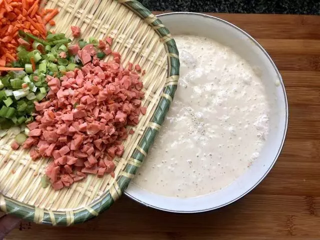 一碗麵粉,兩顆雞蛋,手不沾面,外酥里軟,比油條油餅都要好吃 | 尋夢美食