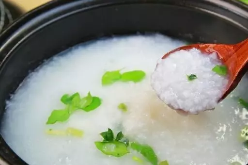 堅持吃白米粥、喝生薑水,到底養胃還是傷胃?越早知道越好!
