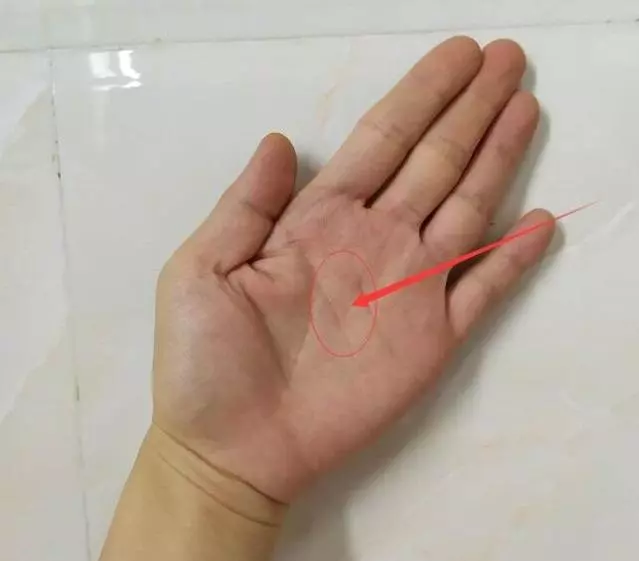 按1按手心窩、再吃10顆花生米,胃反酸、打嗝、噯氣,通通可緩解