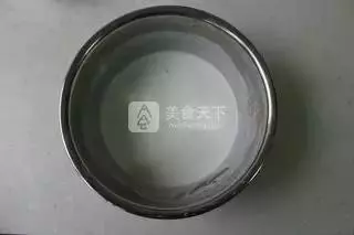 自製麻薯,一口咬下,滿滿的花生香,軟Q軟Q的,好滿足~