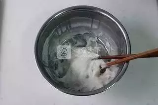 自製麻薯,一口咬下,滿滿的花生香,軟Q軟Q的,好滿足~