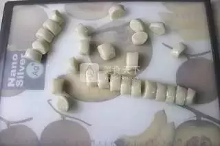 自製麻薯,一口咬下,滿滿的花生香,軟Q軟Q的,好滿足~