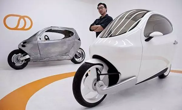 這部「雙輪轎車」實在太強了,SUV也撞不倒!超強「不倒翁」若普及,四輪轎車恐被淘汰!