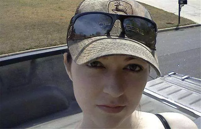 直擊:警方在森林裡發現怪聲瘮人的貨櫃,打開後才知可怕剛開始!