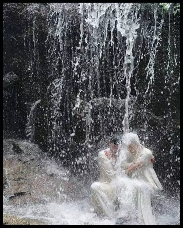 《神經病》「」巫裔「」新人(婚紗照)讓人笑不停 「女鬼搶新郎」「無敵大綠帽」最經典!