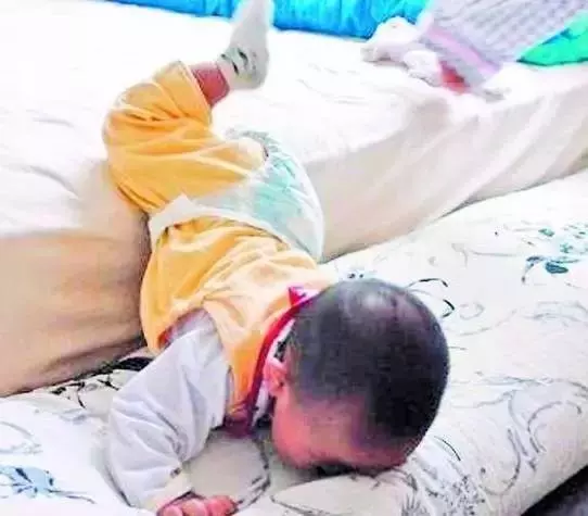 太大意了!寶寶摔下床3天後死亡,這些致命傷萬萬不能忽視…