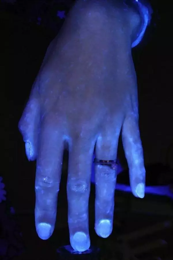 孩子不愛刷牙?把髒牙齒放大1000倍的圖片給他們看,我就不信他不刷牙!