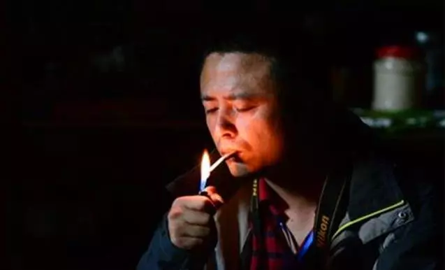 俗語:「喂狗別喂飽」,後半句才是精髓,給老實人的忠告,道盡人性