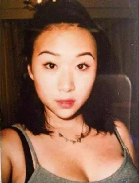 林憶蓮21歲女兒「李喜兒」好優秀‼遺傳媽媽好身材、爸爸音樂天份~被港媒直夸青出於藍