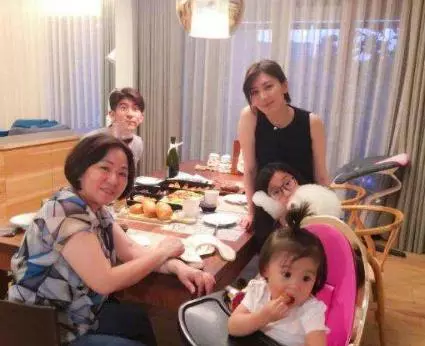 同樣是臺灣的婆婆,賈靜雯婆婆,劉詩詩婆婆,差距一目了然