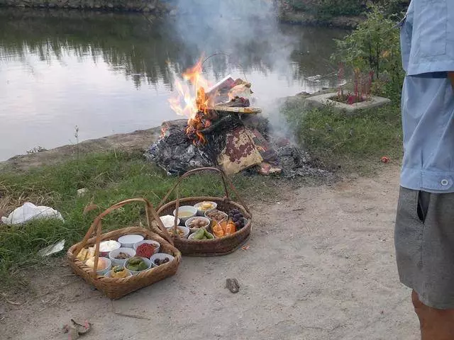 「燒紙錢」祭拜祖先:燒紙錢給祖先真的能收到嗎?風水大師說出了9條禁忌