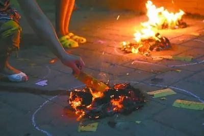 「燒紙錢」祭拜祖先:燒紙錢給祖先真的能收到嗎?風水大師說出了9條禁忌