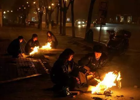 「燒紙錢」祭拜祖先:燒紙錢給祖先真的能收到嗎?風水大師說出了9條禁忌