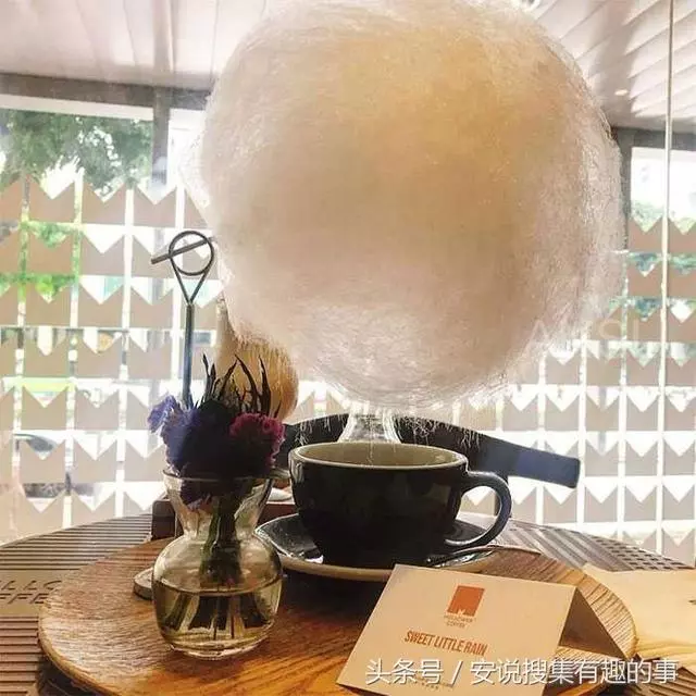 小清新的「網紅咖啡」,咖啡杯上飄朵雲,甜絲絲的下糖雨