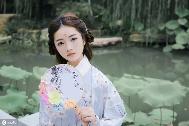 俏皮又嬌小的4個星座女,一點都不嬌氣