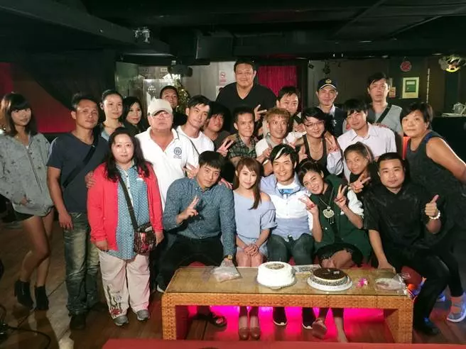 51歲「霍正奇」無預警宣布「告別演藝圈」竟是為了「小22歲的她」?! 原來他萌生退意的原因是…