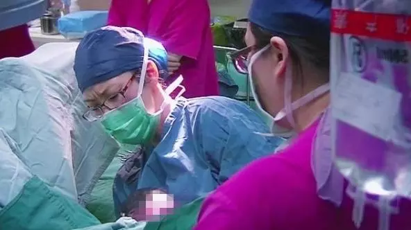 人妻為了生孩子繼承千萬家產,竟在懷孕36周時要求剖腹生產,沒想到一剖開肚子一看,讓醫生當場被嚇傻了