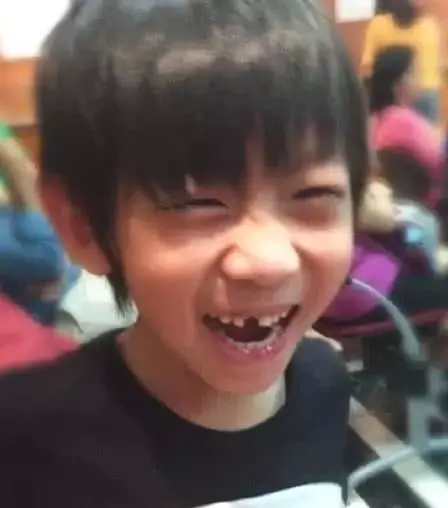 Kimi長大了,大眼睛長睫毛也拯救不了顏值,浪費了林志穎的好基因