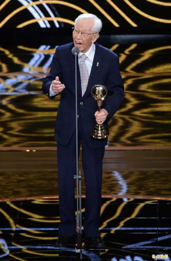 國寶級演員太猛!90歲高振鵬「從不帶劇本」 正式開拍後「大師級實力驚人」:演到人生最後一刻