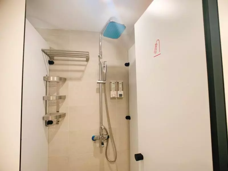 【台中青旅推薦】旅巷自在輕旅‧一個人旅行‧超便宜住宿‧一晚百元‧離台中火車站走路不用2分鐘