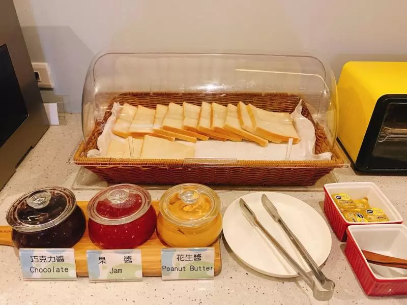 【台中青旅推薦】旅巷自在輕旅‧一個人旅行‧超便宜住宿‧一晚百元‧離台中火車站走路不用2分鐘
