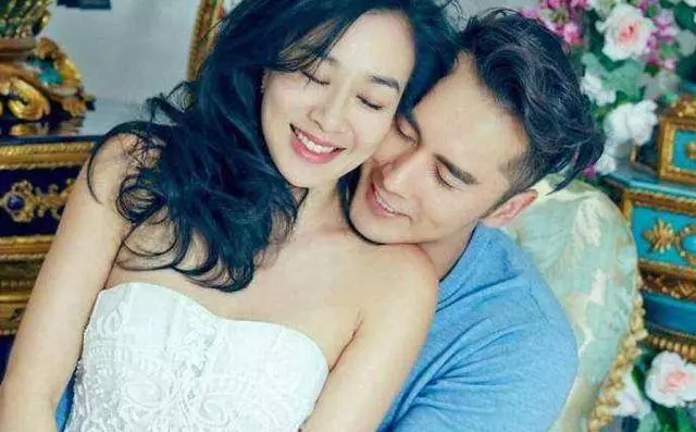家庭地位太卑微?49歲鍾麗緹跪地為丈夫婆婆拍照,節目中屢遭數落