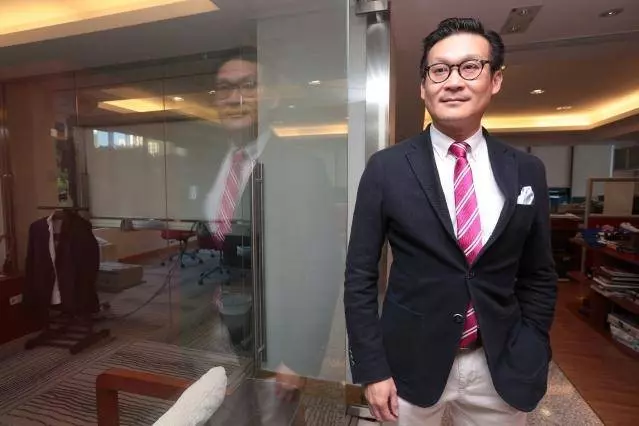 何艷娟200億新男友大開遊艇派對,港媒曝系追女孩慣用伎倆