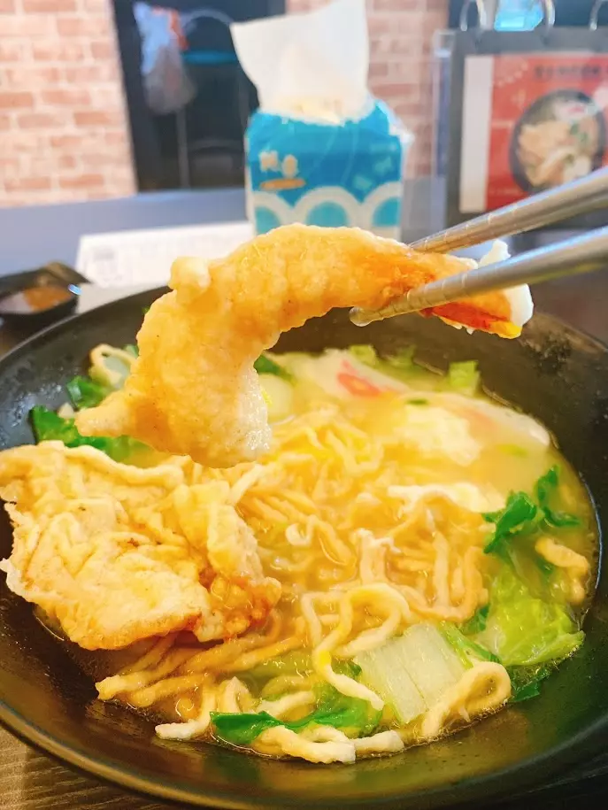 【台南美食】水仙宮~聞香而來‧第一名的鍋燒意麵‧湯頭鮮甜‧會回甘‧用料豐富‧有炸魚‧炸蝦