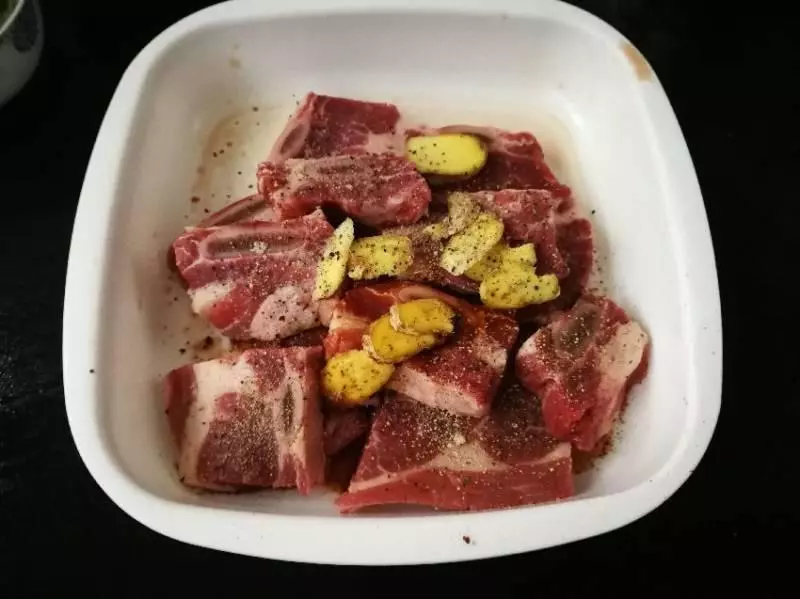 洋蔥配這材料一塊炒,噴香美味又補血,不喝酒的人得要多備幾碗飯