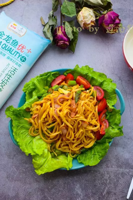 孩子最饞這種麵條,比撈麵香比燜面快,隔三差五都要吃一次