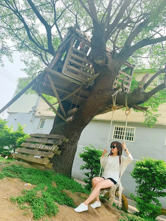 【新竹市景點】鄰近新竹科學園區熱鬧的光復路裡隱藏‧童年的秘密基地‧晴心樹屋‧飛行樹屋咖啡