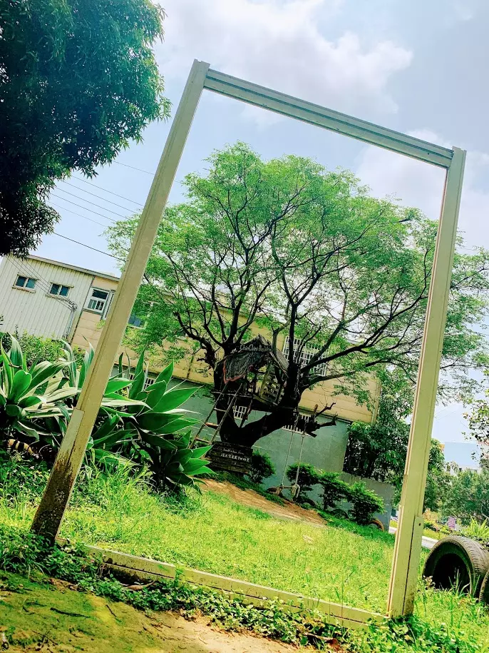【新竹市景點】鄰近新竹科學園區熱鬧的光復路裡隱藏‧童年的秘密基地‧晴心樹屋‧飛行樹屋咖啡