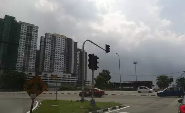 羅厘拋錨造成塞車 青年路上鞠躬道歉