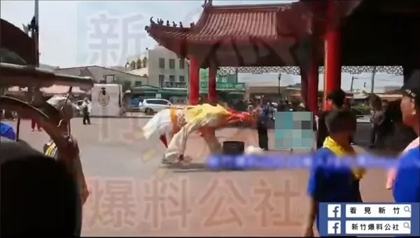 進香罕見凸槌!七爺頭太重「直接撲向金爐」民眾笑翻狂重播 廟方無奈透露:「這是神明的暗示」