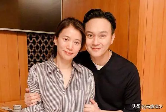 48歲袁詠儀59歲鍾楚紅同框比美,自然老去魅力依舊遠勝「蠟像臉」!