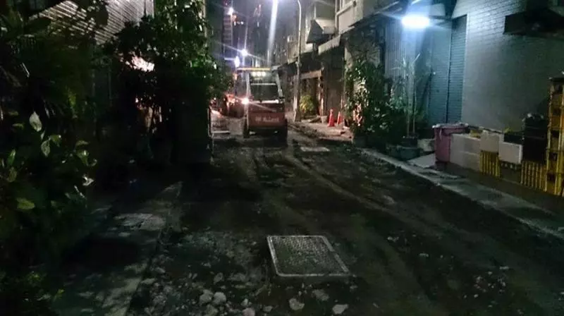 小巷子也刨鋪路平 高雄市民:住十多年首見