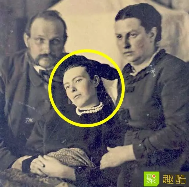 12個現在做詭異到「可能會被抓起來槍斃」的古代人才有怪癖。#6 最髒女王的腳…