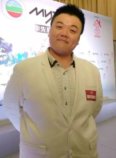 老婆早產大量失血切子宮保命!47歲知名男星:寶寶出生只有1.9磅!