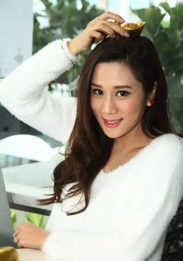產後極速修身!36歲TVB港姐誕女四個月即拍劇:完美身形引熱議!