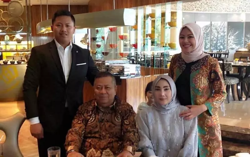 納吉兒子納茲夫丁 與印尼年輕政治人物訂婚