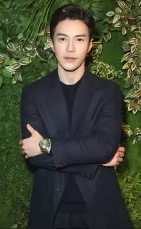 手機短訊對話外泄,網友為王冠逸抱不平, 要黃思恬滾出娛樂圈 !