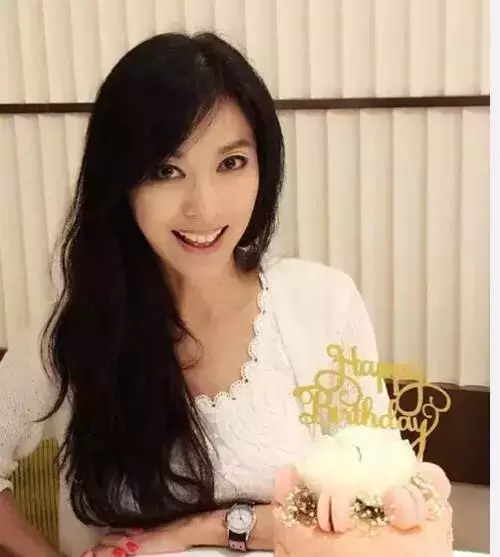 米雪跟妹妹「李莫愁」合影顯年輕,她跟男友相愛26年終是有緣無份