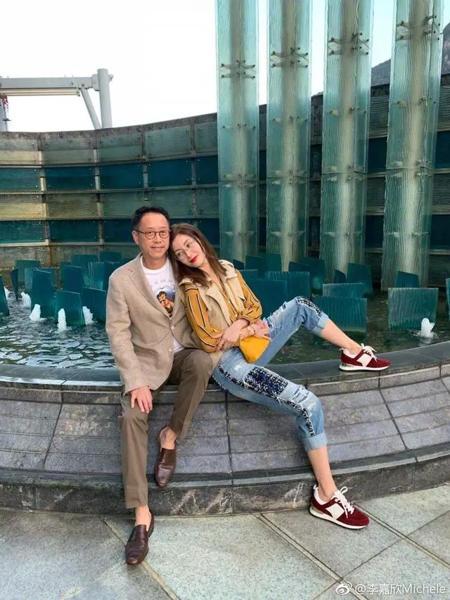 李嘉欣望子成龍,秘請風水師助陣兒子學業,8歲兒今讀名校成學霸!